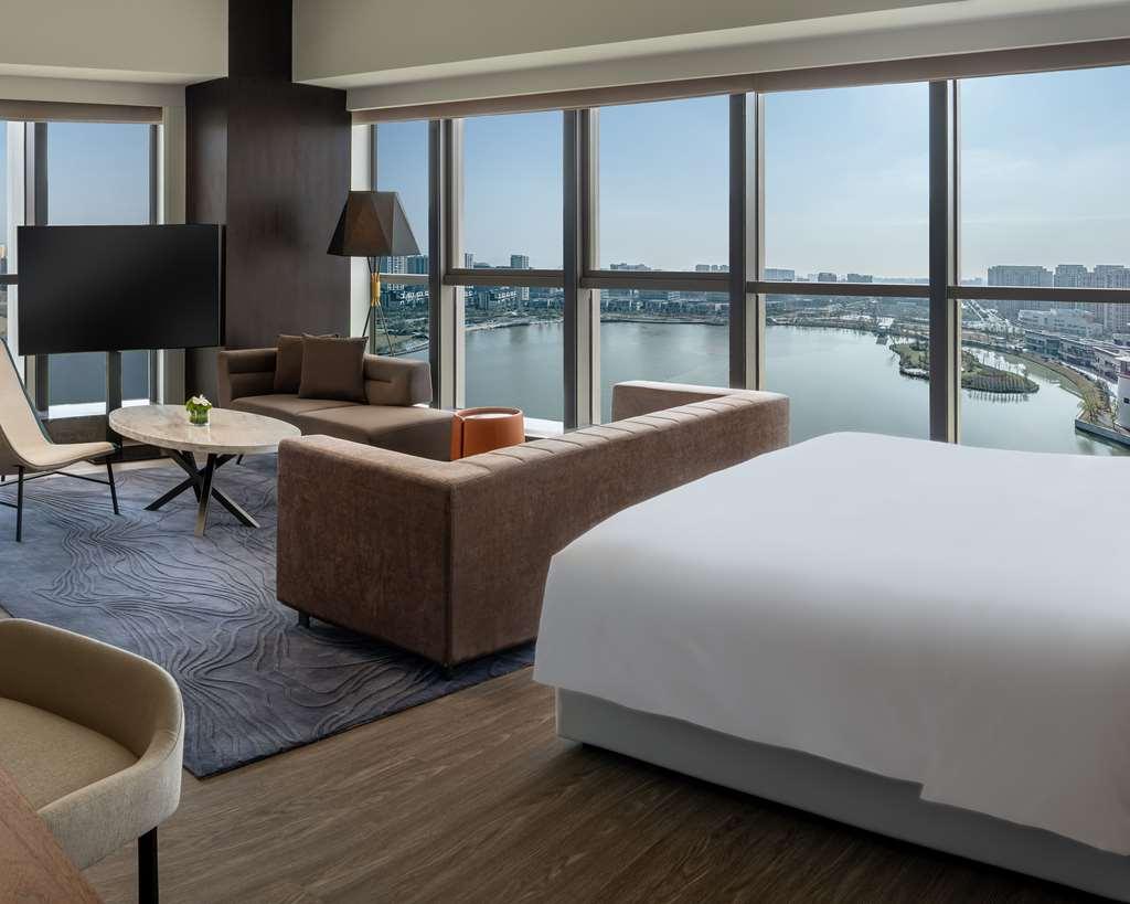 Hyatt Centric Lakeside Ninh Ba Phòng bức ảnh