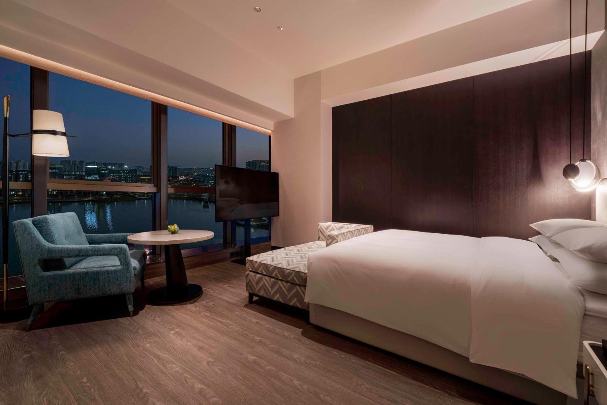 Hyatt Centric Lakeside Ninh Ba Ngoại thất bức ảnh